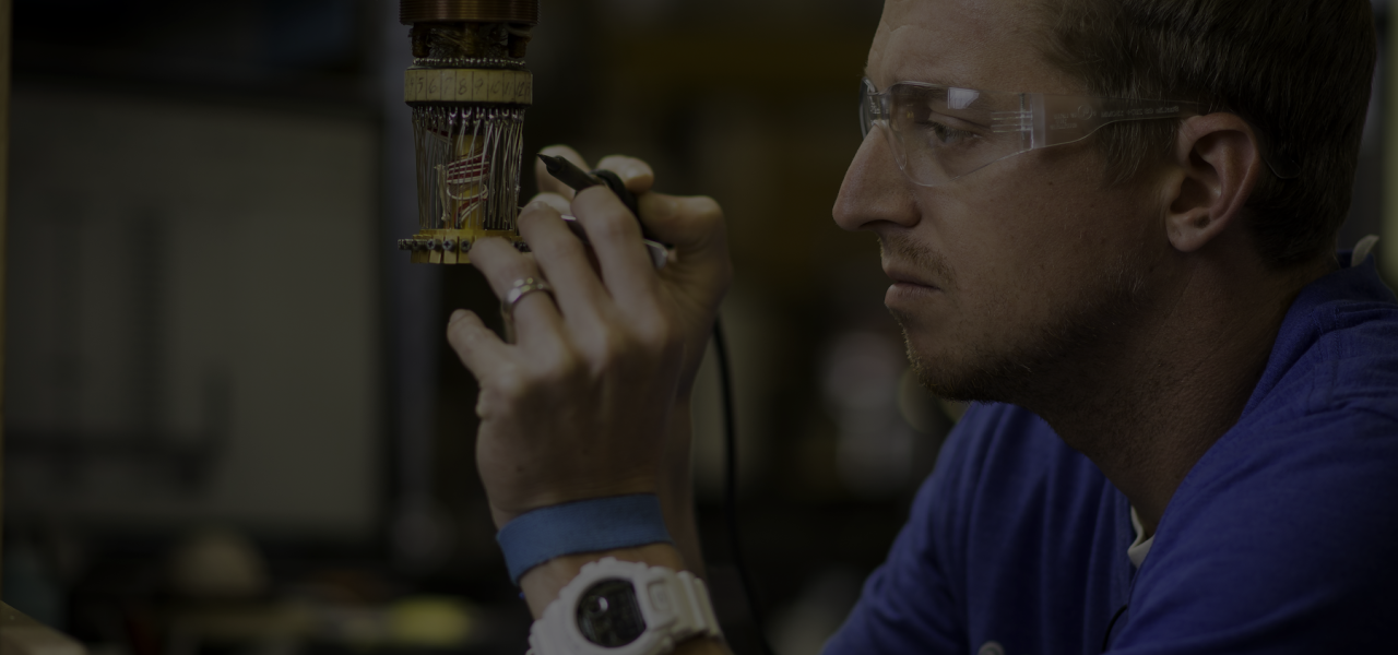 Lake Shore Cryotronics technician