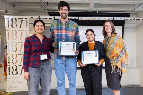 Photo of the winners of the Big Q Hackathon Business Phase. From left to right: Ariandna Fernandez, Kate Waimey Timmerman.