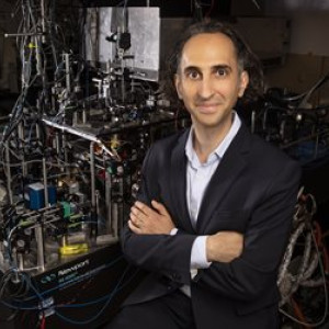 Brian DeMarco, director of HQAN and physics professor Grainger College of Engineering. Photo credit Brian Stauffer, University of Illinois Urbana-Champaign.